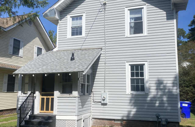 1605 Longwood Drive Gallery 2