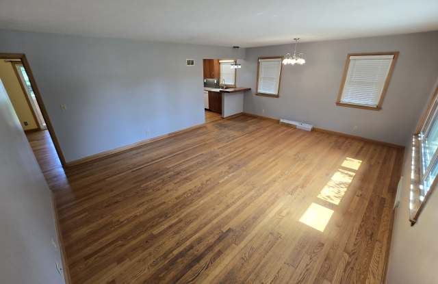3340 Hillside Street Gallery 2