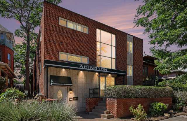 Available NOW! 2 Bedroom 2 Bath Beautiful Condo in Denver! photos photos