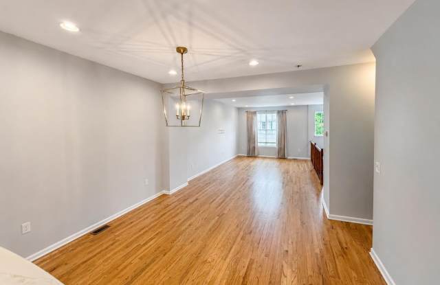 235 Yale Boulevard Gallery 3