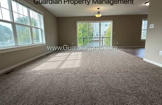 Champlin Corner Unit Town Home, 2 Car Garage, Dishwasher, Washer/Dryer, Balcony Gallery 4