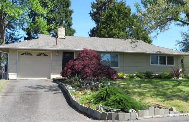 PENDING APPLICATION-Well maintained 2 bedroom, 1 bath rambler on Renton's East Hill - 12650 Southeast 169th Place, Renton, WA 98058