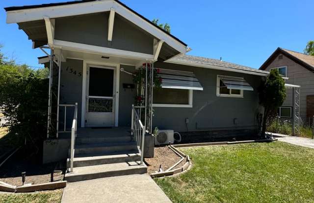 2 bed 1 bath house with water,sewer, garbage and lawn care included! photos photos