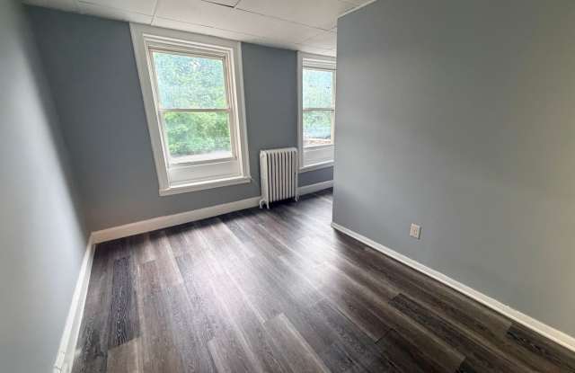 STUDIO APARTMENT HEAT / HOT WATER / GAS INCLUDED - Downtown Albany Gallery 2