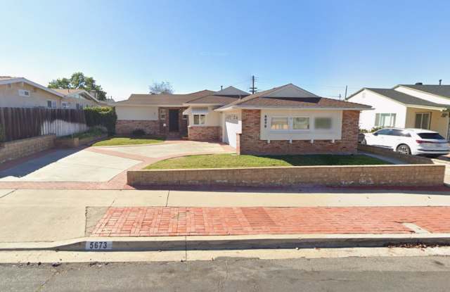 Spacious Allied Gardens Home with Expansive Living Space Gallery 1