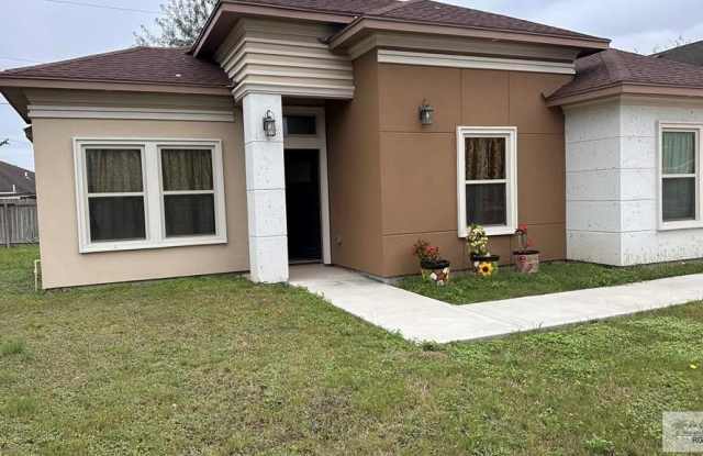 2525 MAMIE DR photos photos