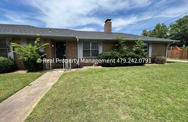 NO RENT NOVEMBER! JUST PAY MOVE IN FEES! 2 Bed 2 Bath 2 Car Garage Duplex 2320 S. 50th - 2320 South 50th Street, Fort Smith, AR 72903