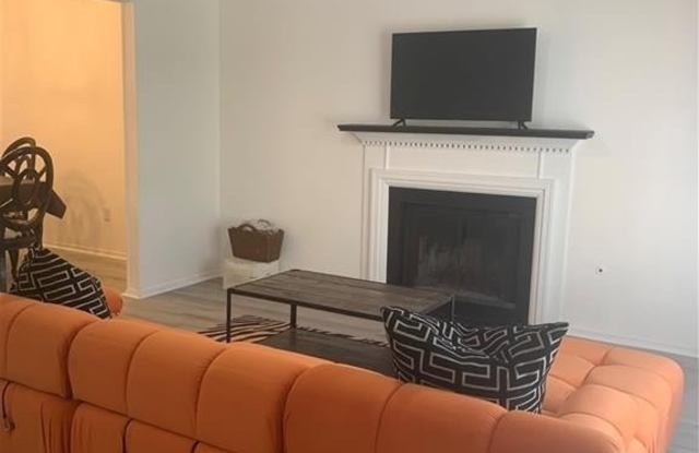 6182 Saint Charles Court Gallery 4