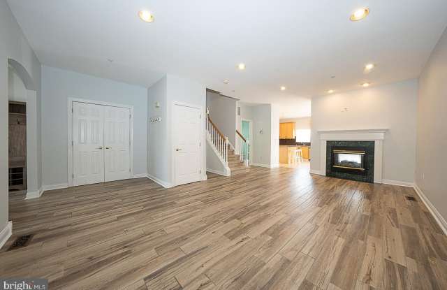 757 WHITETAIL Circle Gallery 3
