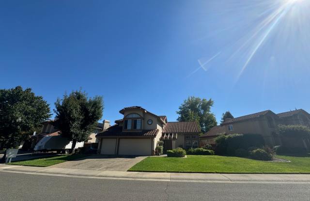 BEAUTIFUL 2 STORY IN FOLSOM WITH 4 BED, 3 FULL BATH,  3 CAR GARAGE Gallery 3