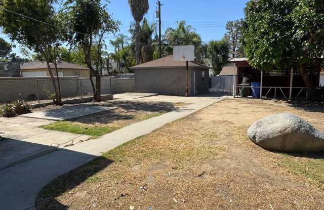 Spacious home near Bakersfield College! Gallery 3