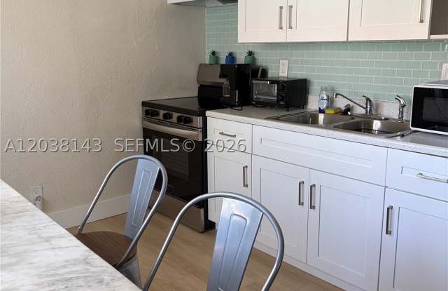 1635 Dewey St photos photos