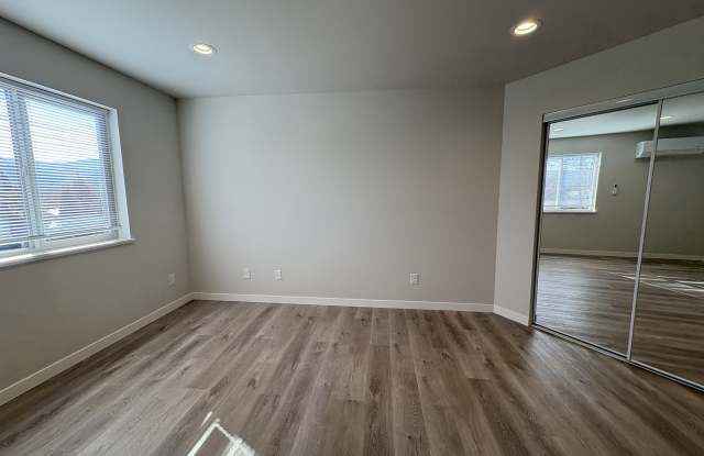 2210 Arden Ct N Gallery 3