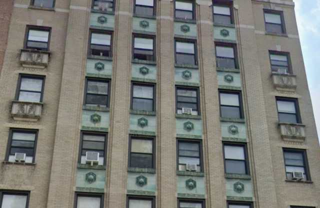 661 W Belmont Ave photos photos