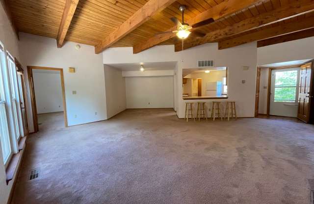 Quiet Garver Lane home in White Rock. Gallery 4