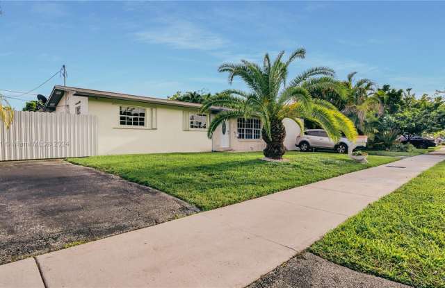9710 SW 14th St - 9710 Southwest 14th Street, University Park, FL 33174