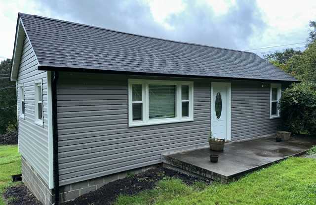 2 Bedroom Close to Downtown Blacksburg In the county Gallery 1