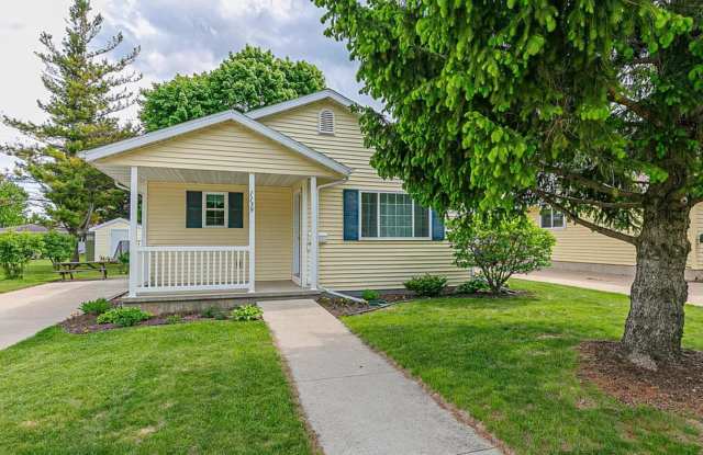 1139 W Hawes Ave photos photos