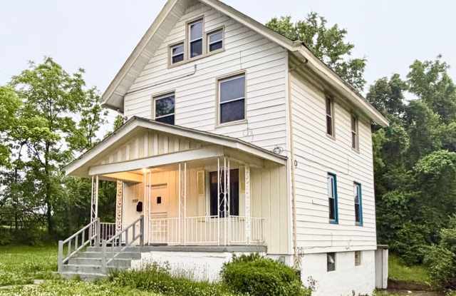 Large 3 bed 1.5 bath! Available NOW! photos photos Large 3 bed 1.5 bath! Available NOW! photos photos