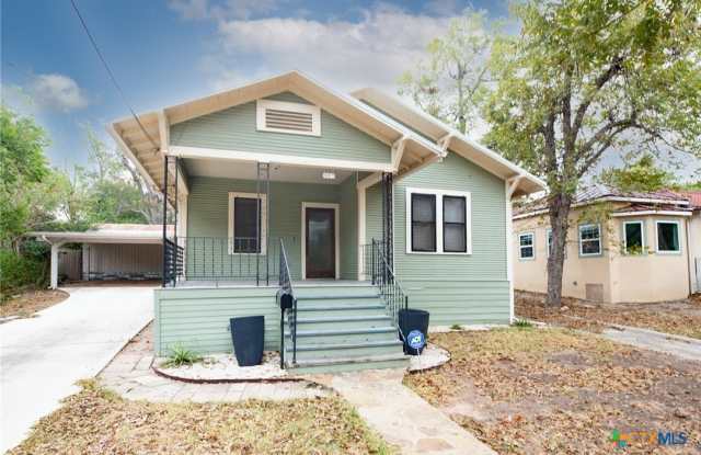 557 Lee Street - 557 Lee Street, New Braunfels, TX 78130