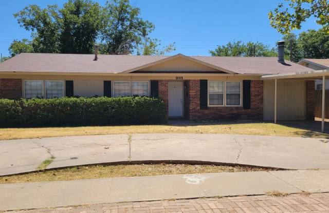 Updated 3 Bedroom/2 Bath/Carport/Storage Building Availabe June 20th!! photos photos