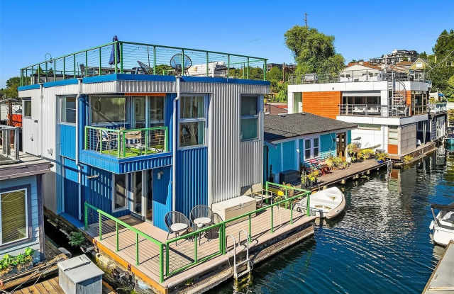 2 bed 1.5 bath houseboat on Lake Union photos photos