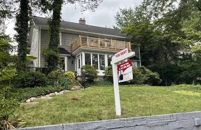 348 Evergreen Place - 348 Evergreen Place, Ridgewood, NJ 07450