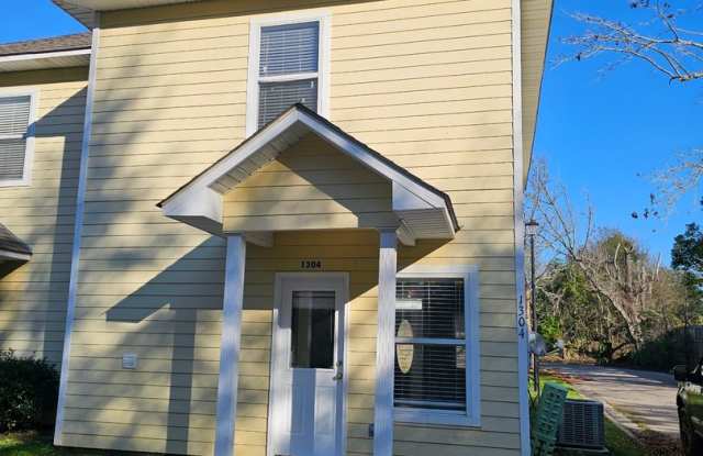 Gulfport 2 Bedroom - 1304 Tropical Cove, Gulfport, MS 39507