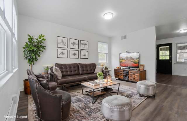 2BR Townhome with Central Air in Scenic Hills Homes - Midland, PA! Gallery 3