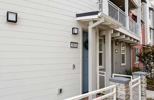 Stunning 2-Bedroom, 2-Bath Home for Rent with Gorgeous Views! Gallery 3
