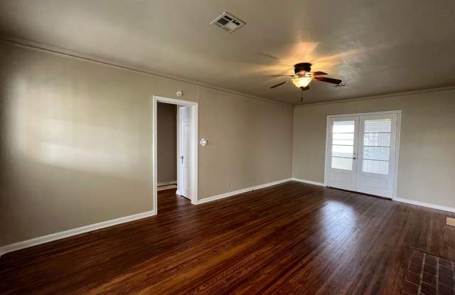 MIDTOWN 2 bedroom 1 full bath! Gallery 4