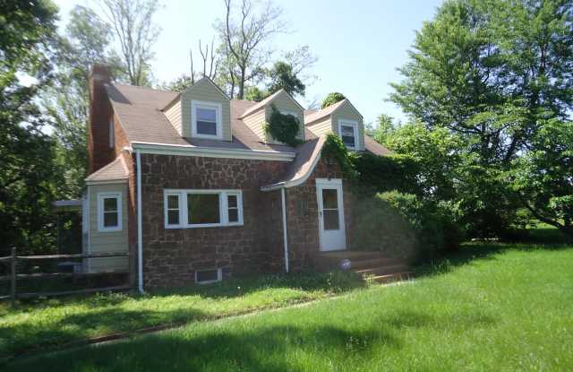 904 SENECA ROAD Gallery 2