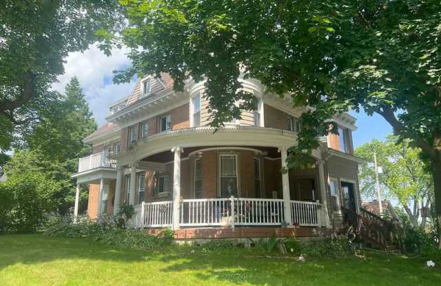 147 South 8th Avenue - 4 photos photos