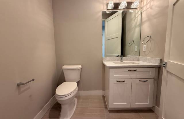 Modern West Colfax Townhome with Rooftop Views & Easy Access to Sloan’s Lake Gallery 3