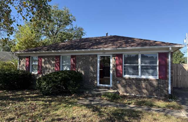 121 Arrowhead Road Gallery 1