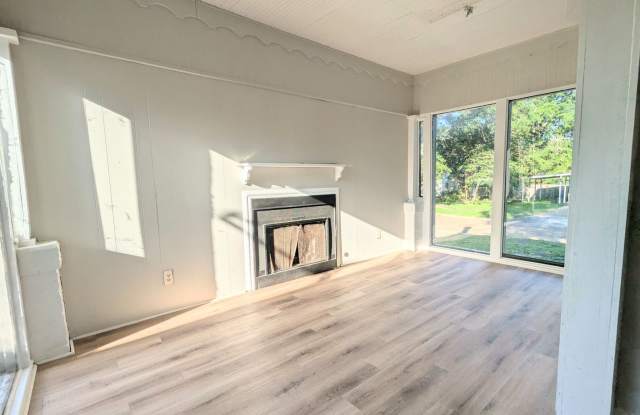 Available Now! - Charming Historic Home at 1916 Laurel St, Texarkana, AR Gallery 4