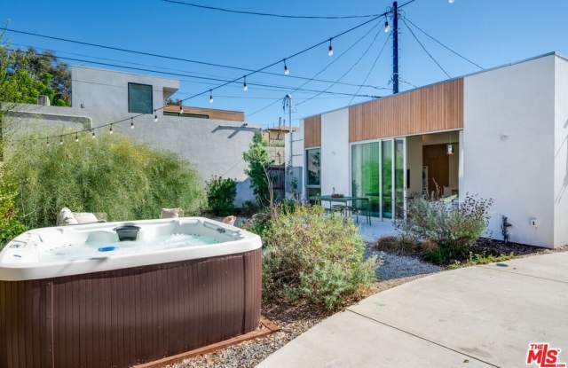 1034 Vernon Ave - 1034 Vernon Avenue, Los Angeles, CA 90291