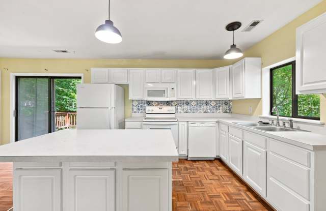 322 Whispering Oaks Drive Gallery 4