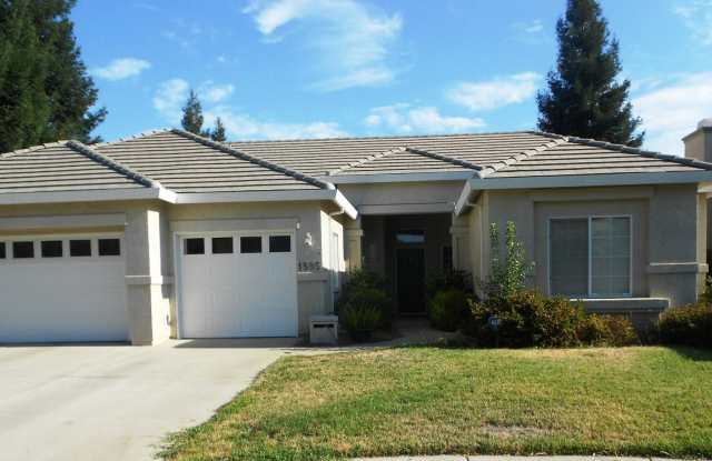 Spacious 3-Bedroom Home with a 3-Car Garage Gallery 1