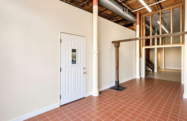 902 1/2 N Main Street Gallery 3