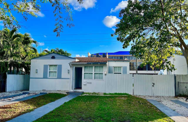 5430 SW 7th St photos photos