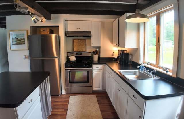 134 Hersey St - 134 Hersey Street, Hingham, MA 02043