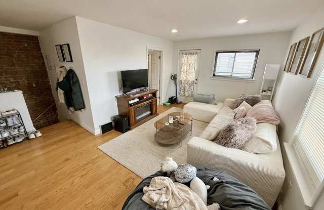 9 Boston St unit: 3 photos photos