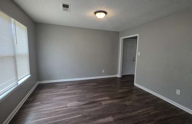 2504 Redvers Ave Gallery 3
