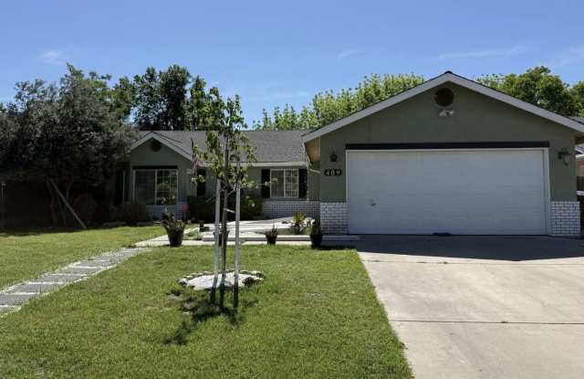 Cozy 4 bedroom, 2 bathroom home in Visalia Gallery 3