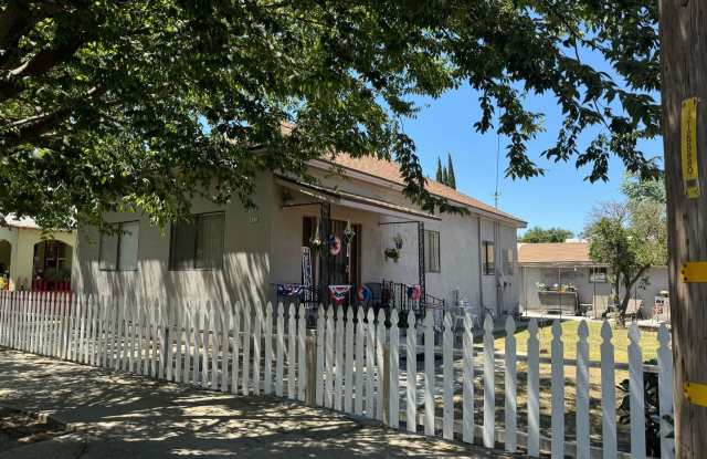 Cozy 3-Bedroom, 1 Bath home in Peaceful Neighborhood - 651 5th Avenue, Gustine, CA 95322 Cozy 3-Bedroom, 1 Bath home in Peaceful Neighborhood - 651 5th Avenue, Gustine, CA 95322