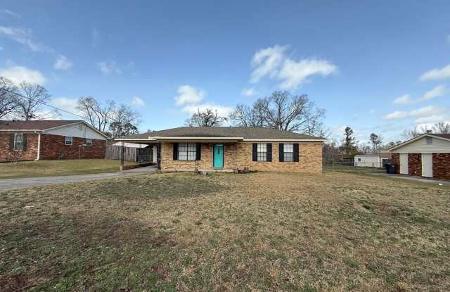 3 bed/2 bath home with attached carport and detached garage in Martinez, GA - 615 Dennis Drive, Martinez, GA 30907