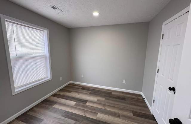 102 North 2nd Avenue - A Gallery 3
