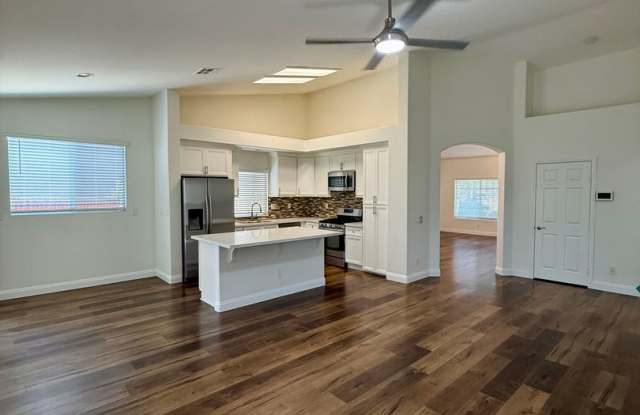 Beautiful single level home on a cul-de-sac. Gallery 4