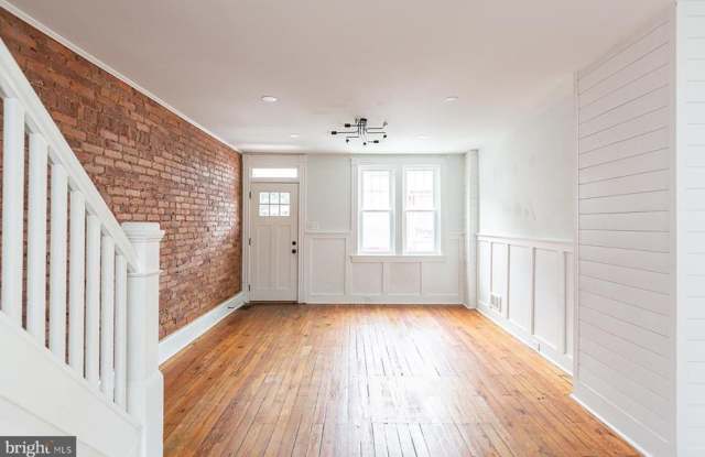 Charming Renovated 2 Bedroom Home with Modern Amenities in The Heart Of Cabbage Hill! - 138 Laurel Street, Lancaster, PA 17603